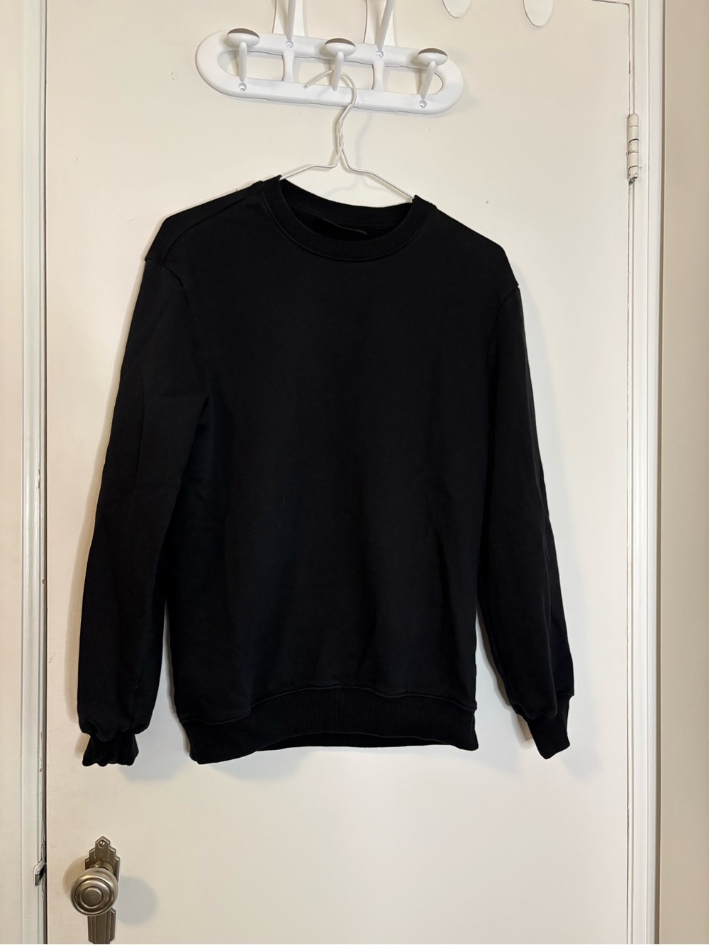 H&M Black Crewneck Sweatshirt